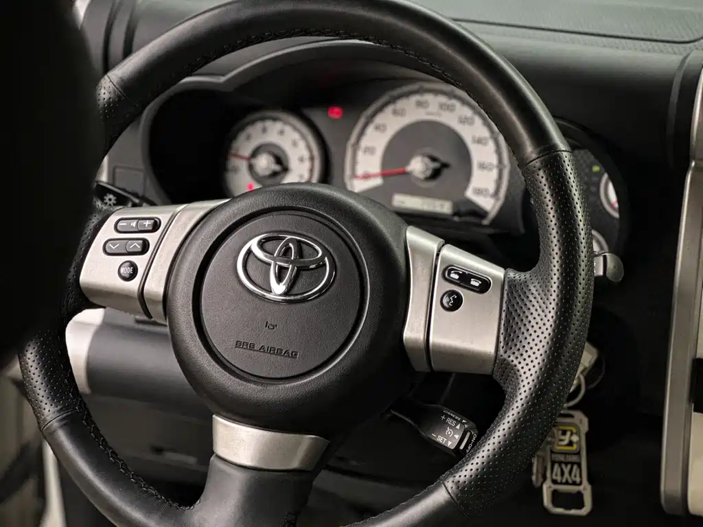Toyota FJ Cruiser — миниатюра 4