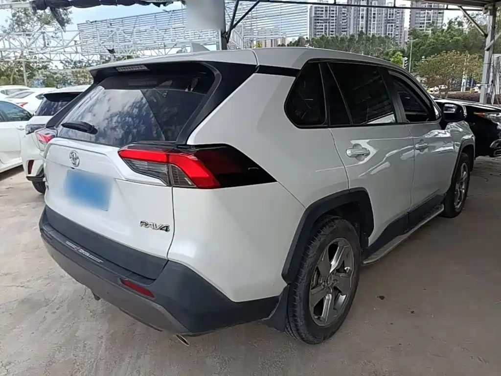 Toyota RAV4 — миниатюра 7