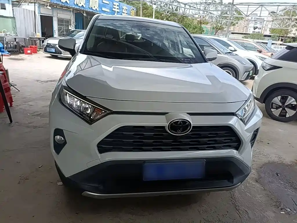 Toyota RAV4 — миниатюра 3
