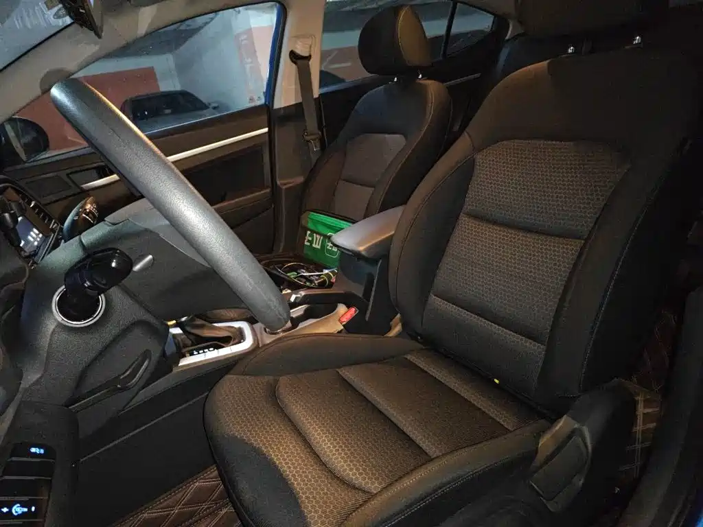 Hyundai Elantra — миниатюра 11