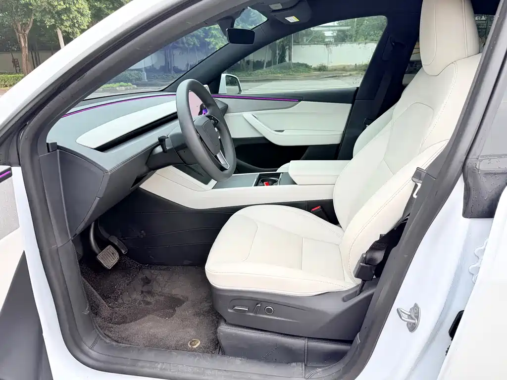 Tesla Model Y — миниатюра 5