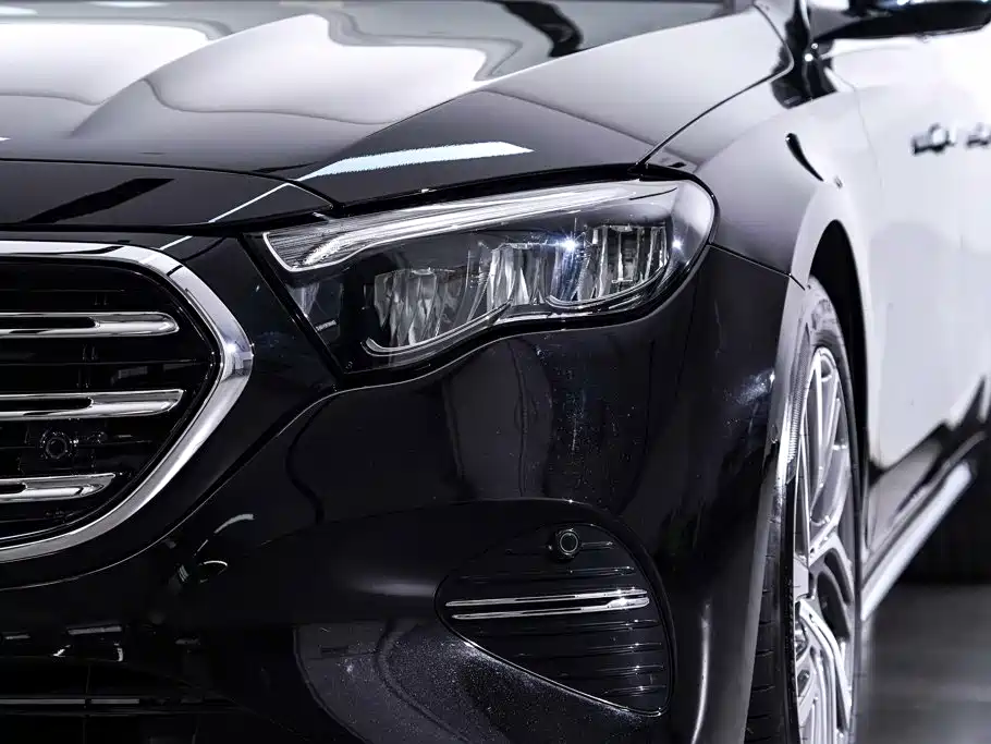 Mercedes-Benz E-Class — миниатюра 10