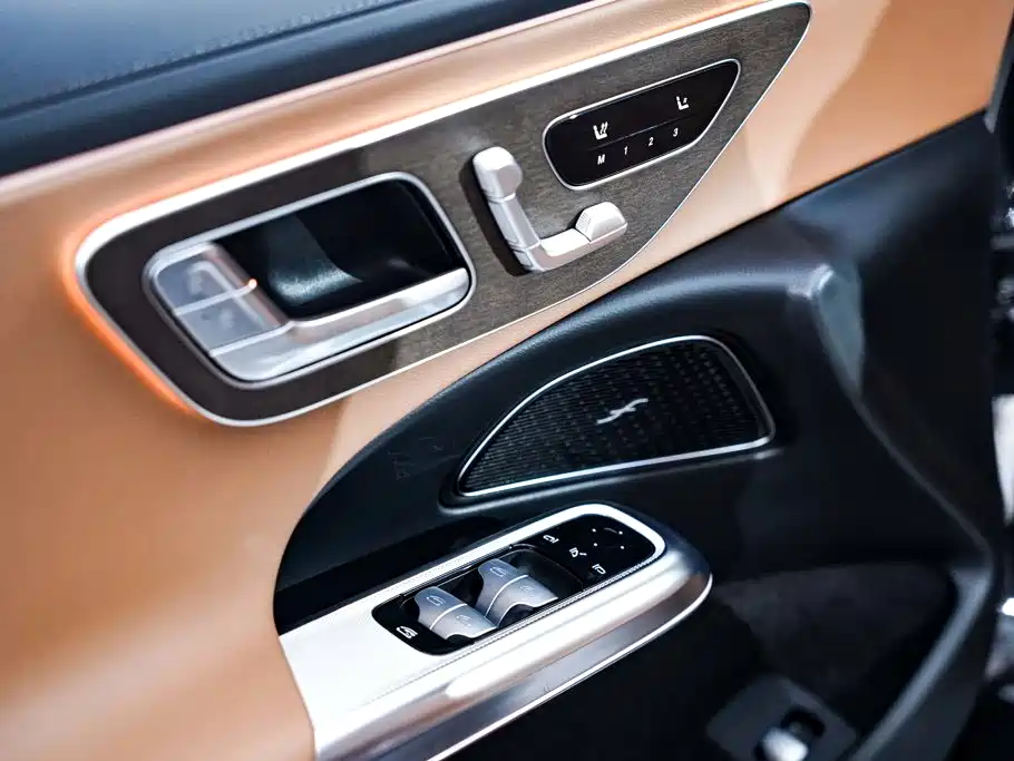 Mercedes-Benz E-Class — миниатюра 26
