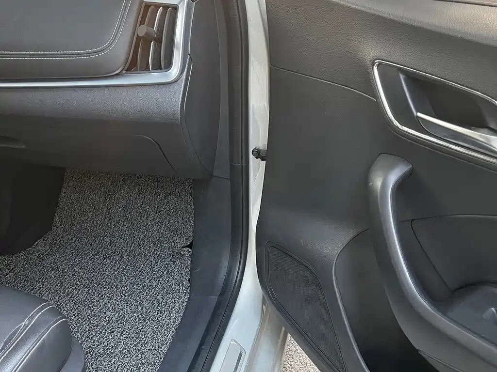 Roewe i6 New Energy — миниатюра 16
