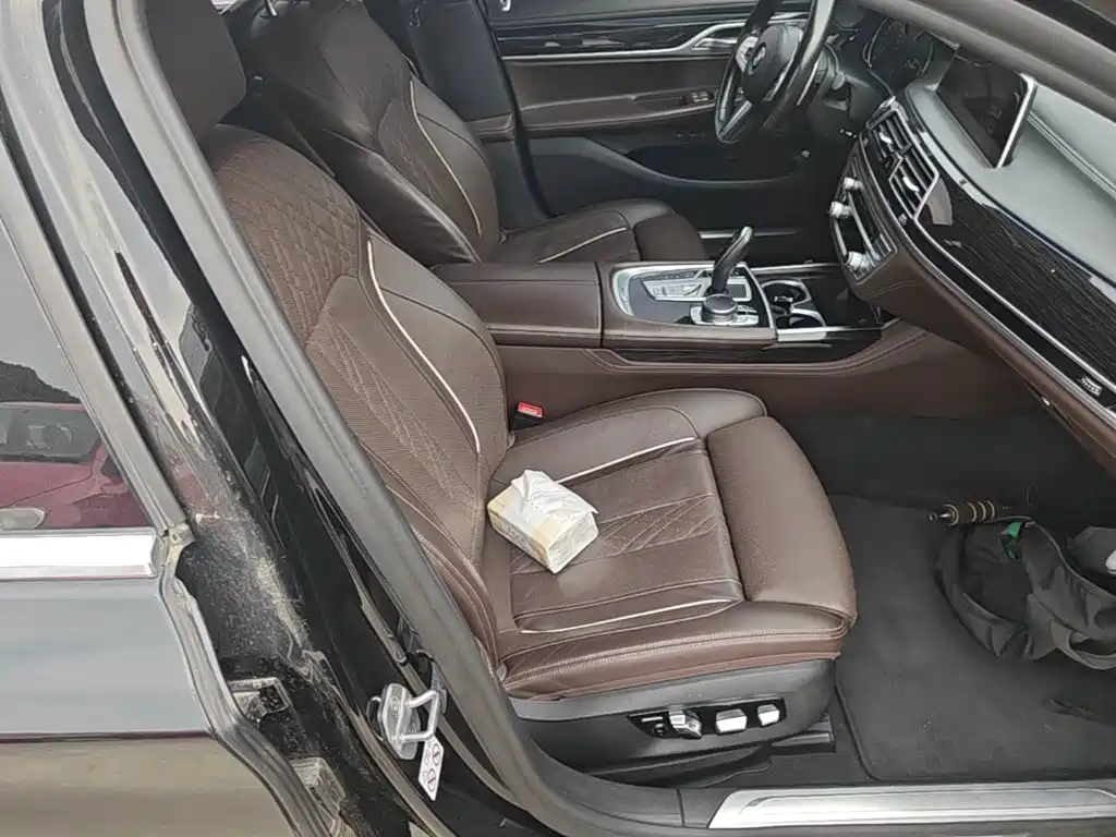 BMW 7 Series — миниатюра 25