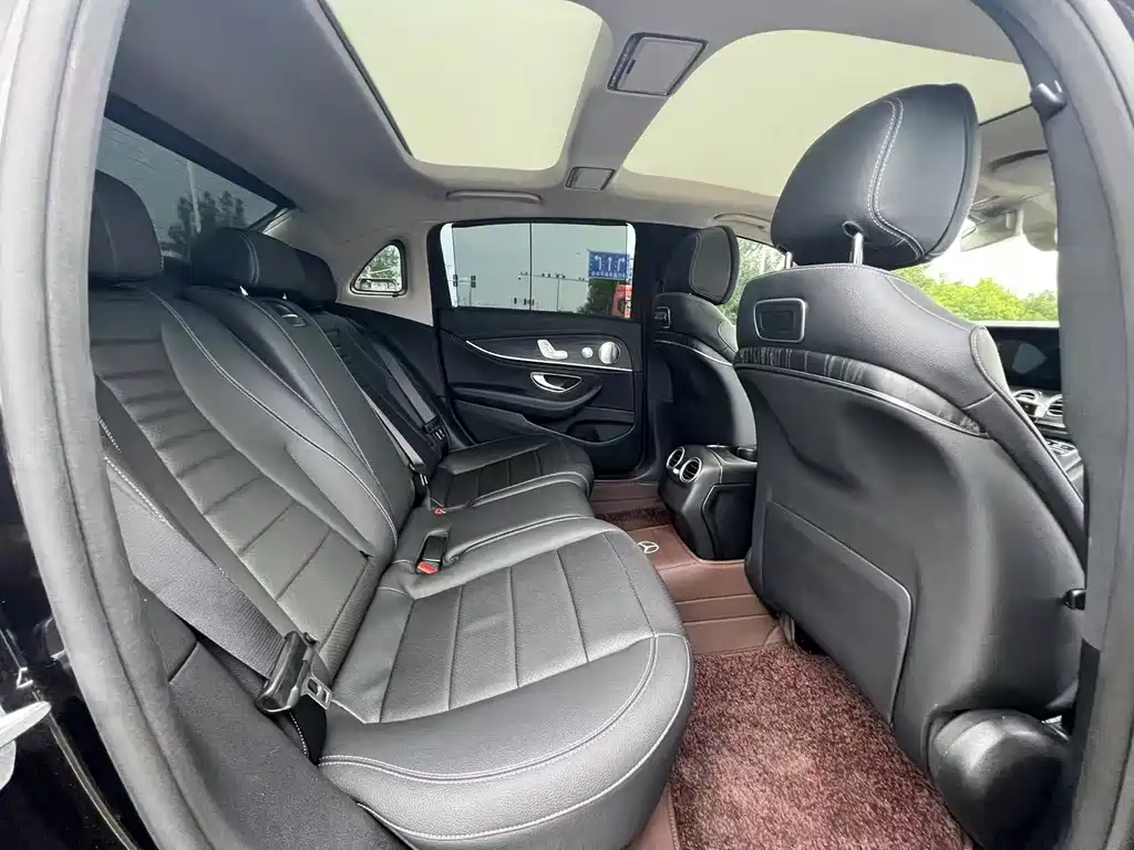 Mercedes-Benz E-Class — миниатюра 11