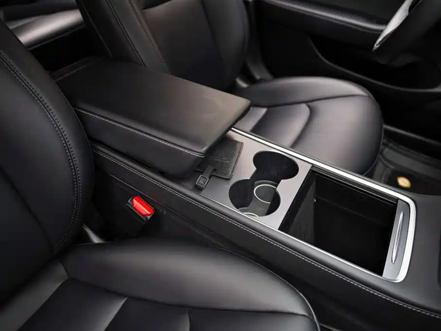 Tesla Model 3 — миниатюра 10