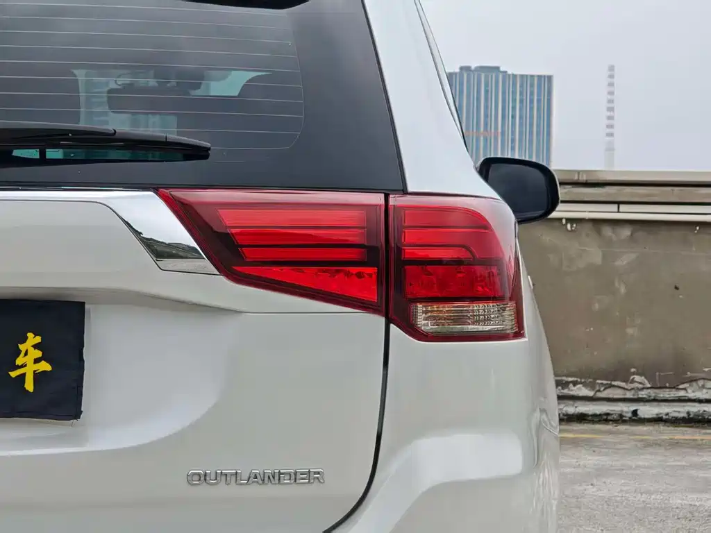 Mitsubishi Outlander — миниатюра 14