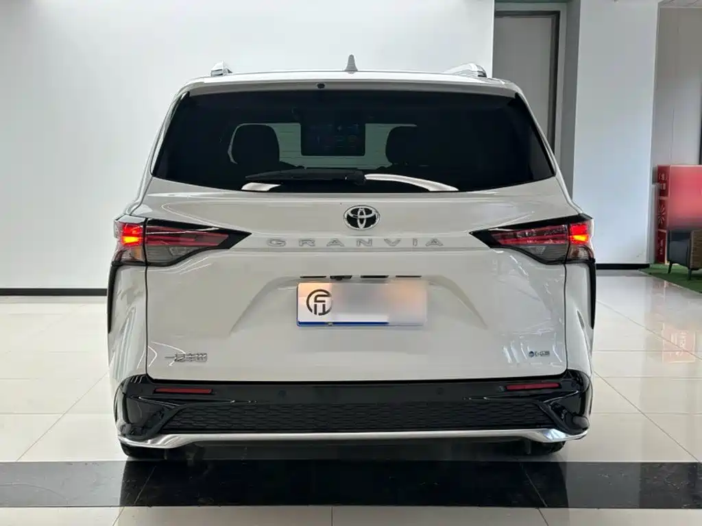 Toyota Granvia — миниатюра 25