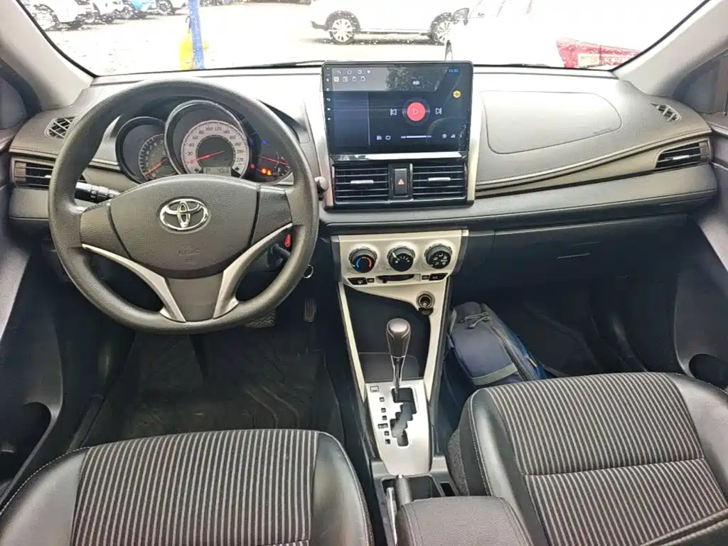 Toyota Yaris L — миниатюра 10