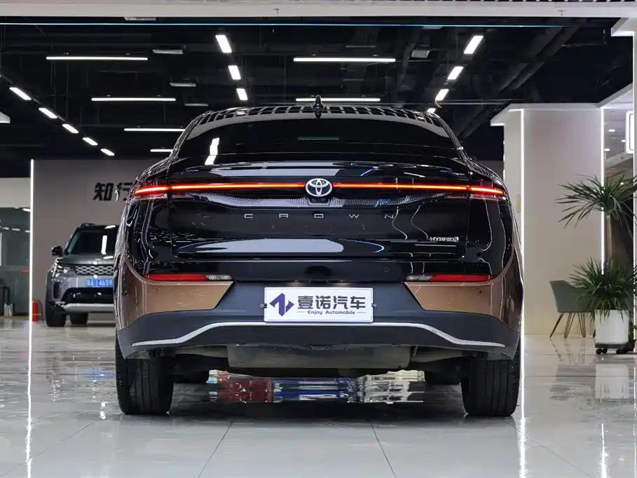 Toyota Crown SportCross — миниатюра 6