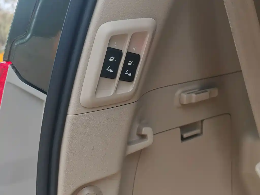 Toyota Prado — миниатюра 23
