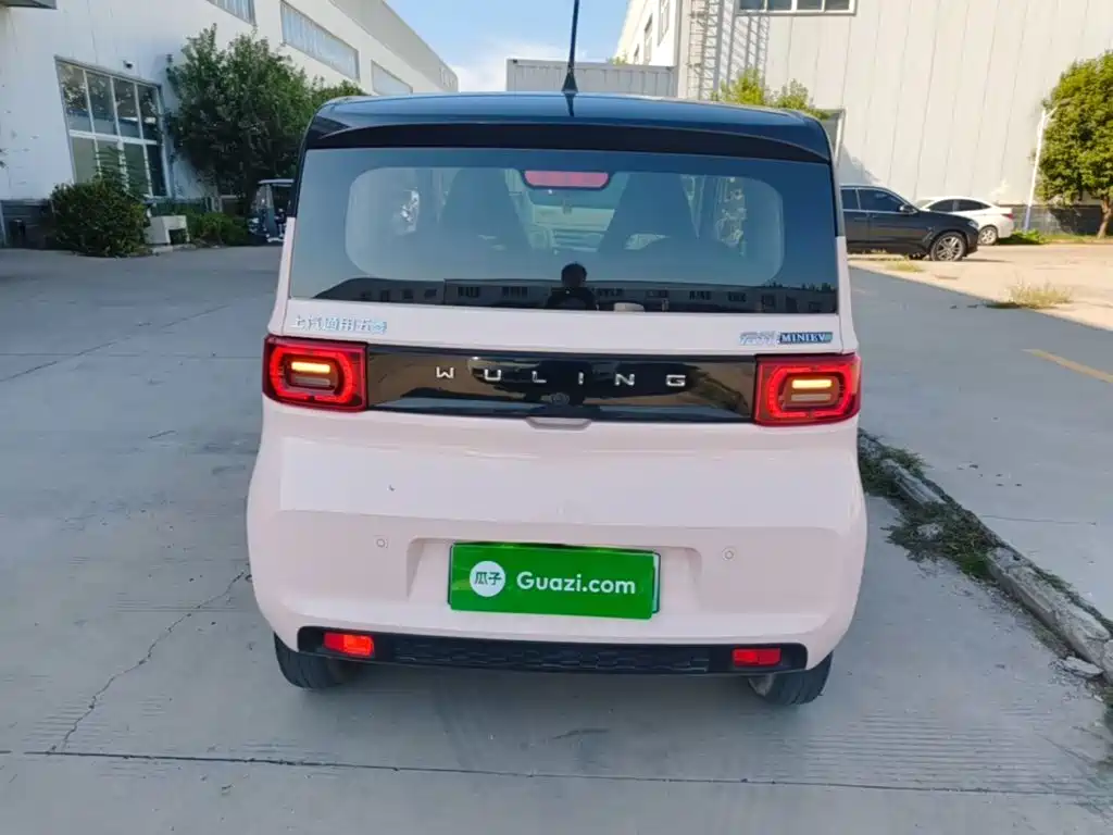 Wuling MINIEV — миниатюра 6