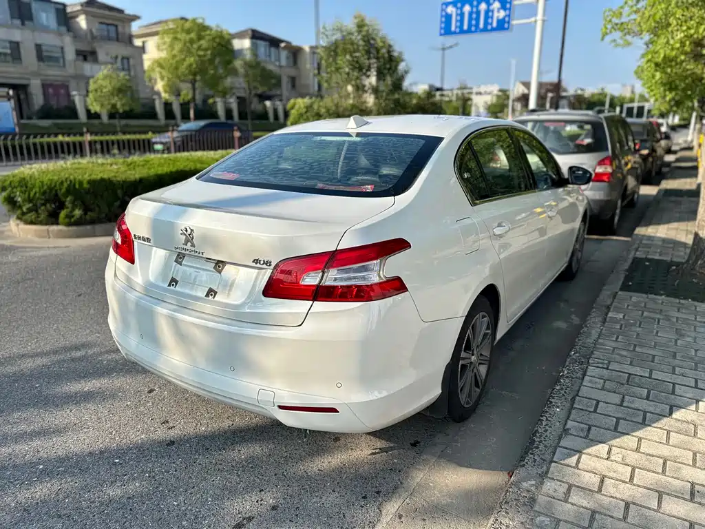 Peugeot 408 2015 1.2T AT Luxury