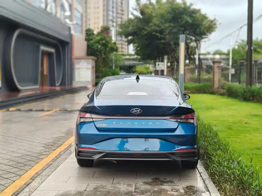 Hyundai Elantra — миниатюра 3