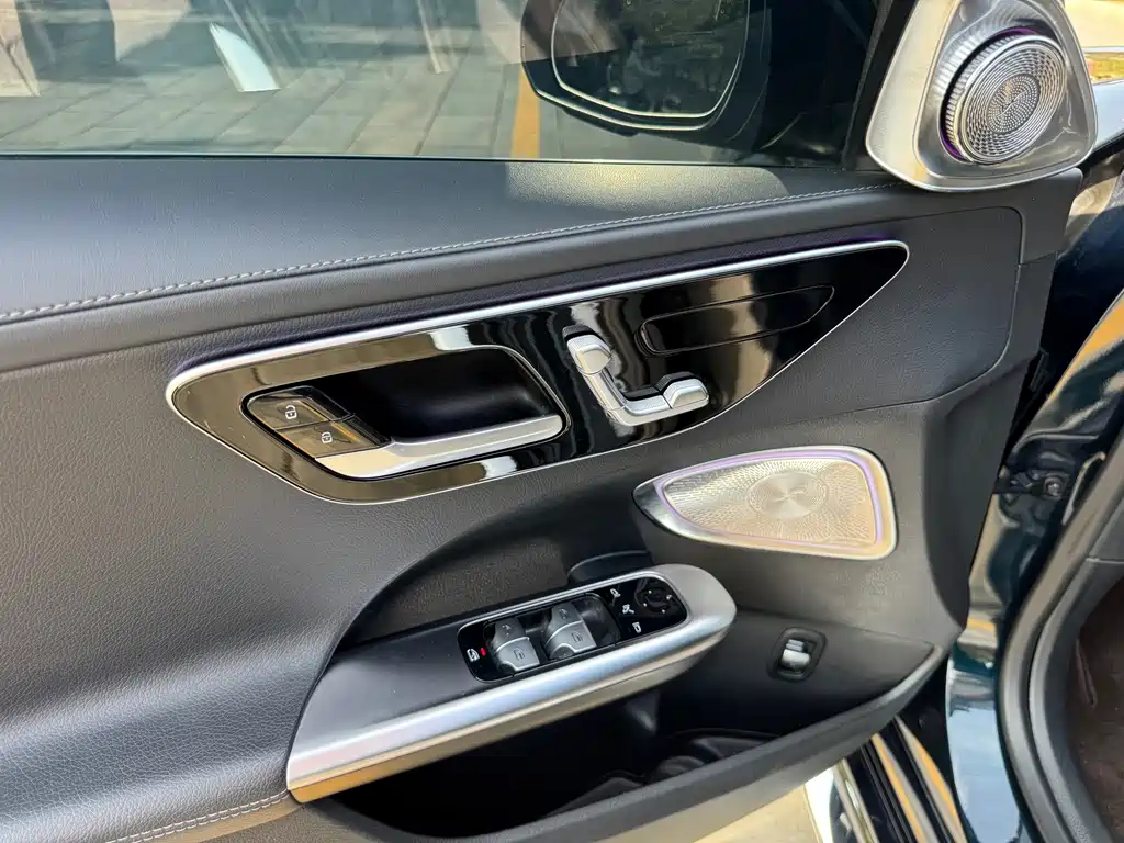 Mercedes-Benz C-Class — миниатюра 9