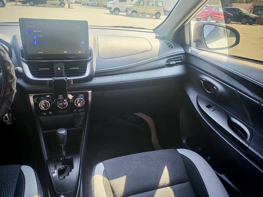 Toyota Yaris L — миниатюра 10