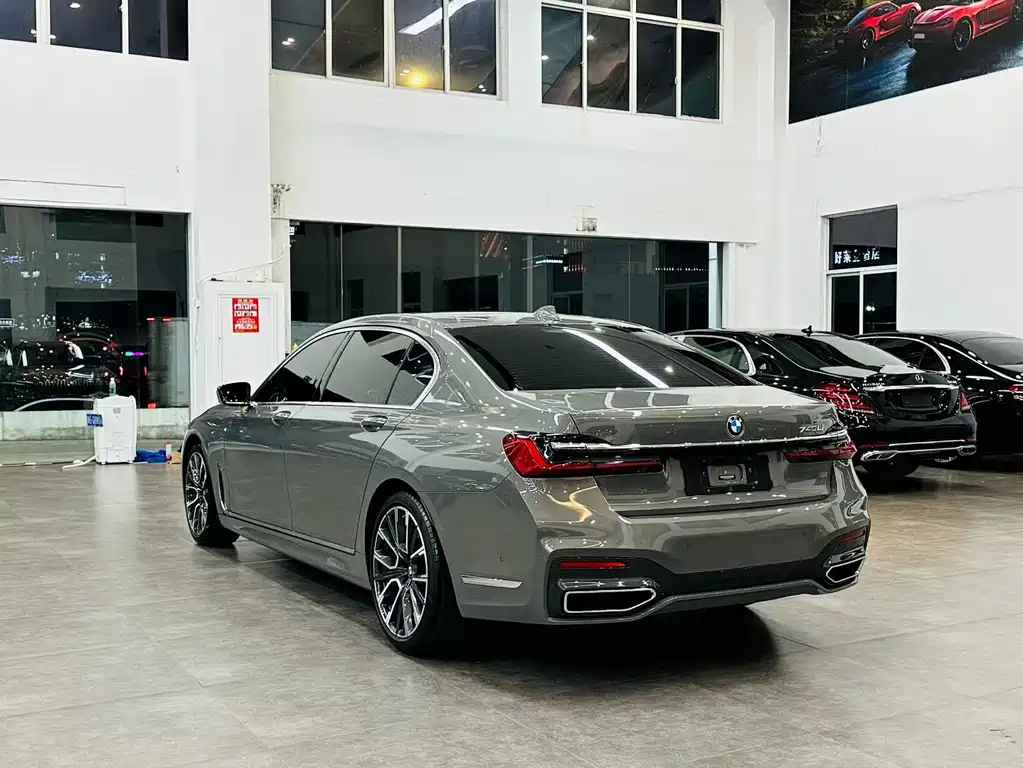BMW 7 Series — миниатюра 4