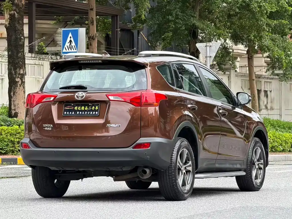 Toyota RAV4 — миниатюра 7