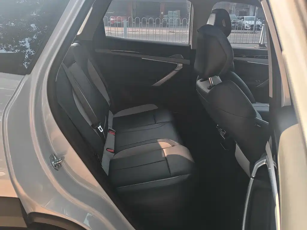 GEELY AUTOMOBILE BOYUE L