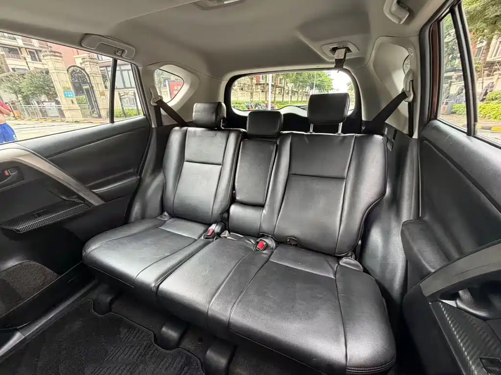 Toyota RAV4 — миниатюра 12