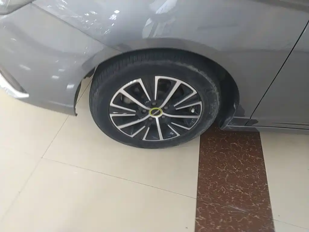 Roewe i5 — миниатюра 23