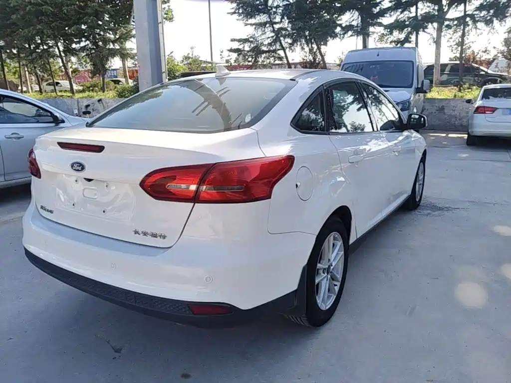 Ford Focus — миниатюра 7