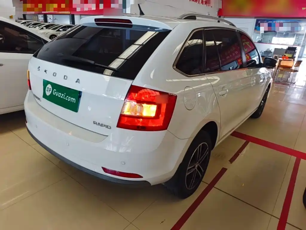 Skoda Rapid Spaceback — миниатюра 7