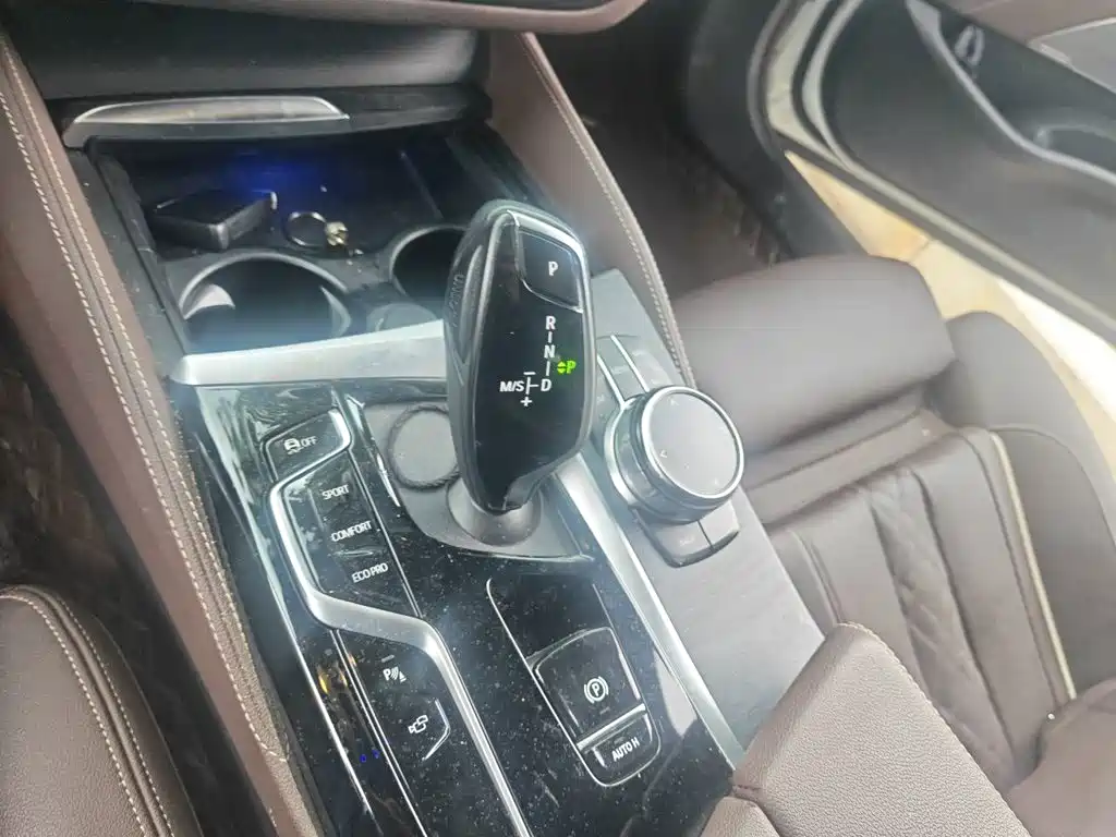 BMW 5 Series — миниатюра 11