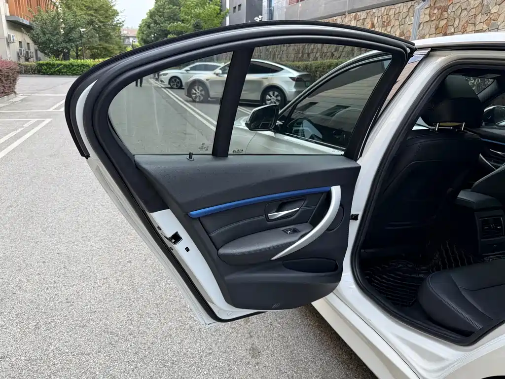 BMW 3 Series — миниатюра 6