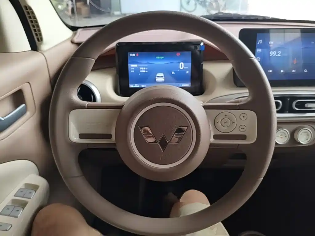 Wuling MINIEV — миниатюра 11