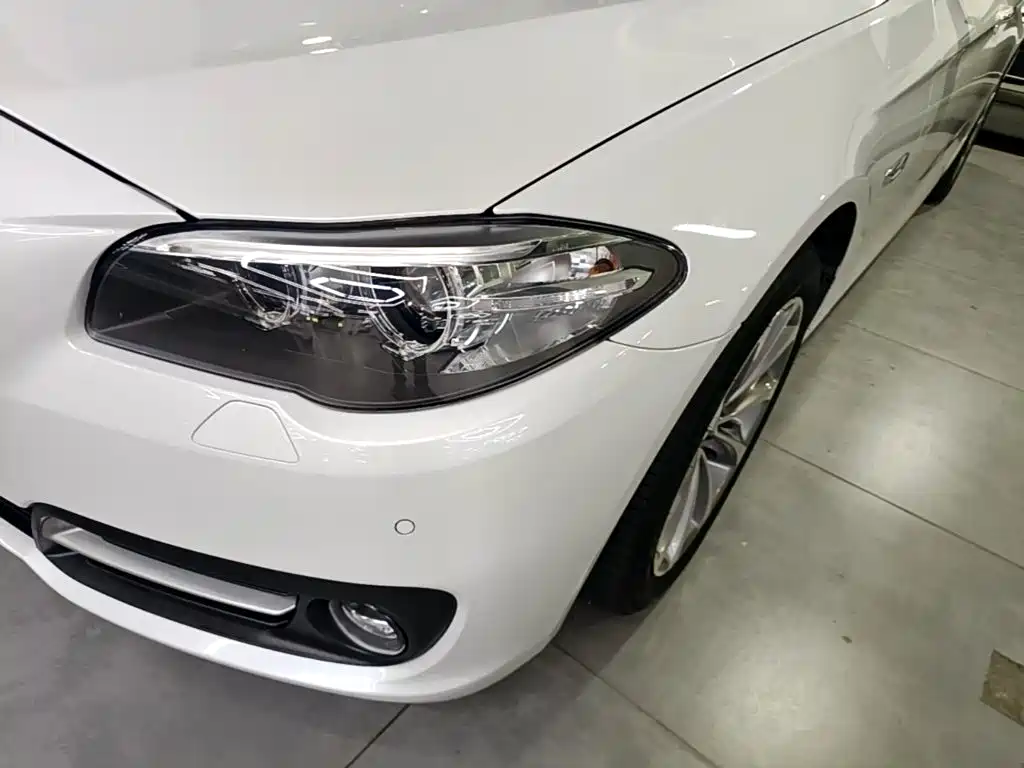 BMW 5 Series — миниатюра 24
