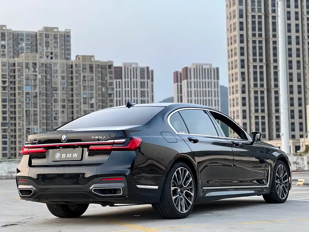 BMW 7 Series — миниатюра 10