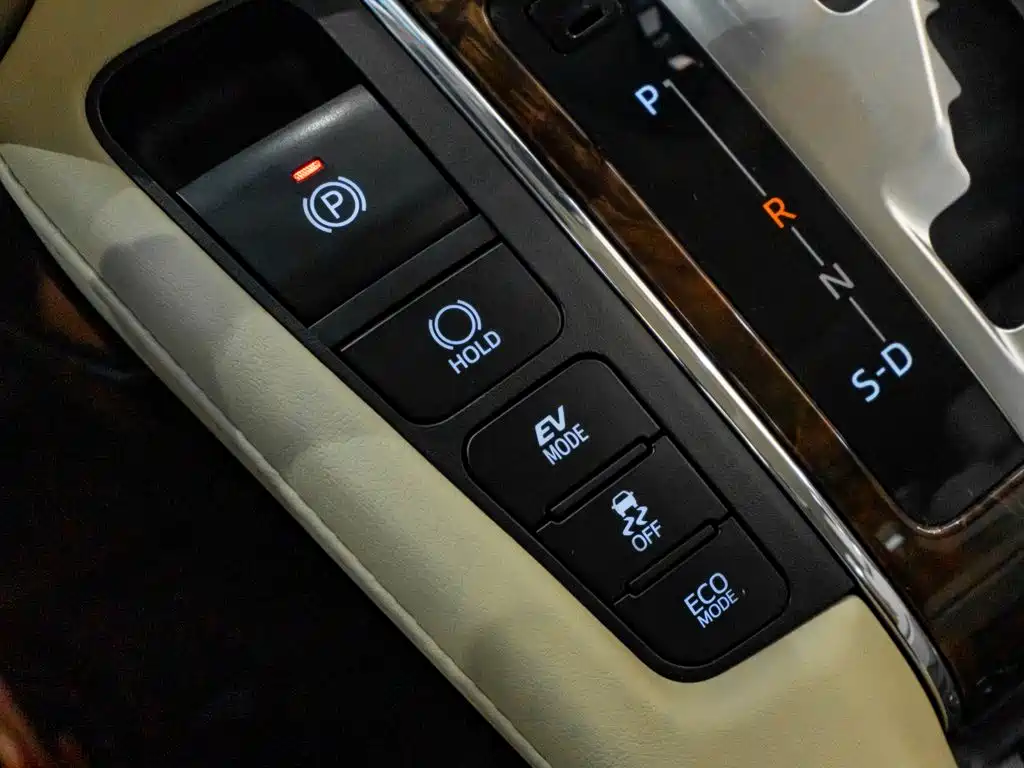 Toyota Alphard — миниатюра 20