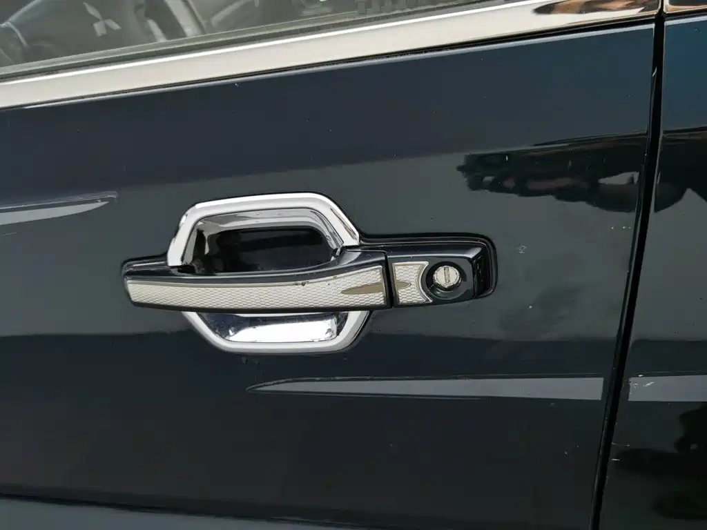 Mitsubishi Pajero (Import) — миниатюра 18