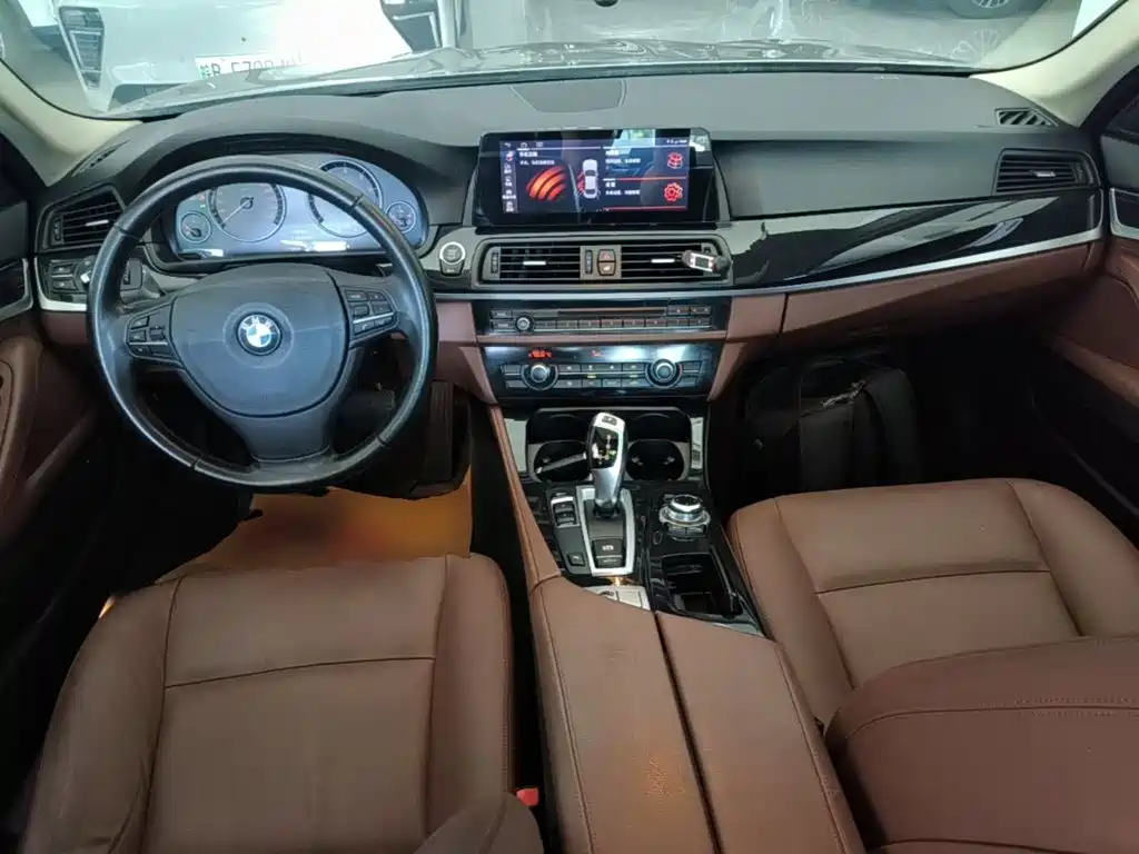 BMW 5 Series (Import) — миниатюра 10