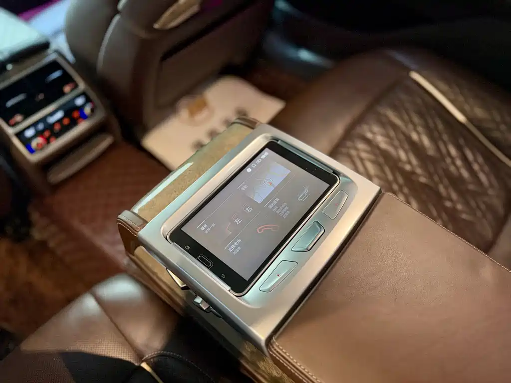 BMW 7 Series — миниатюра 9