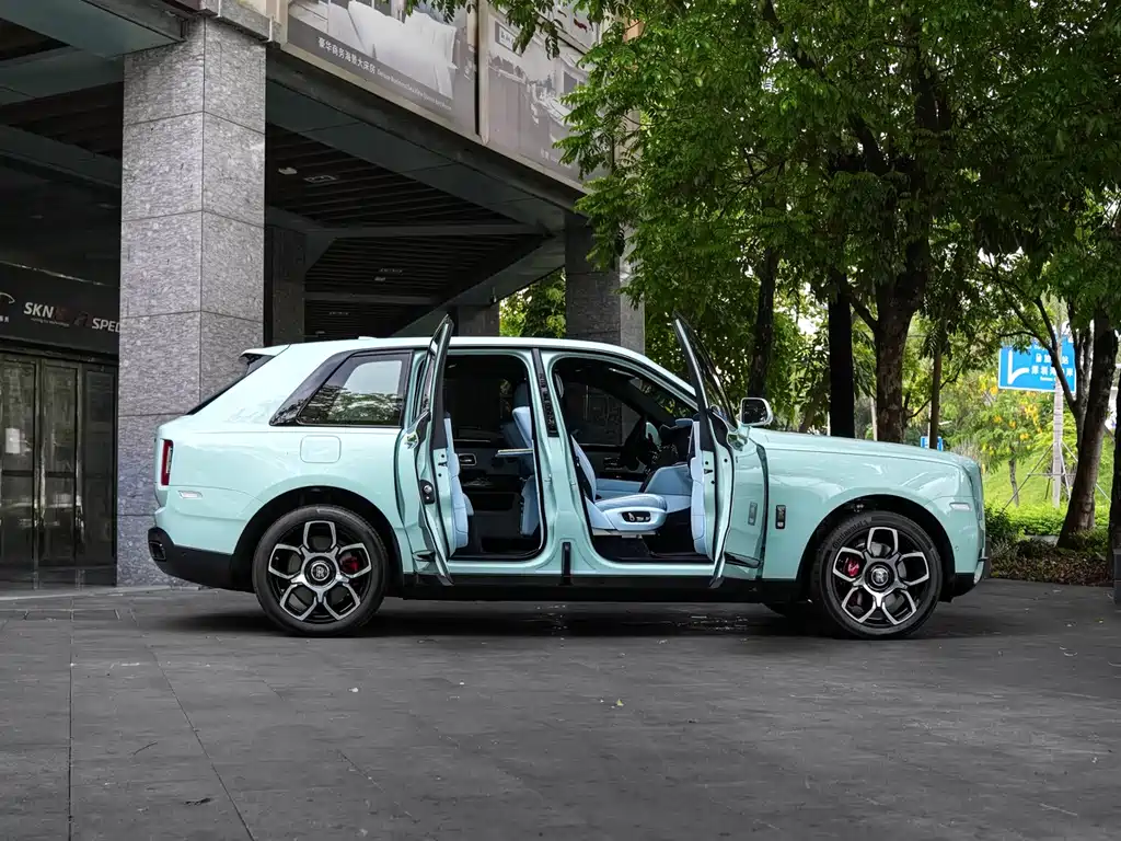 Rolls-Royce Cullinan 2022 Black Badge