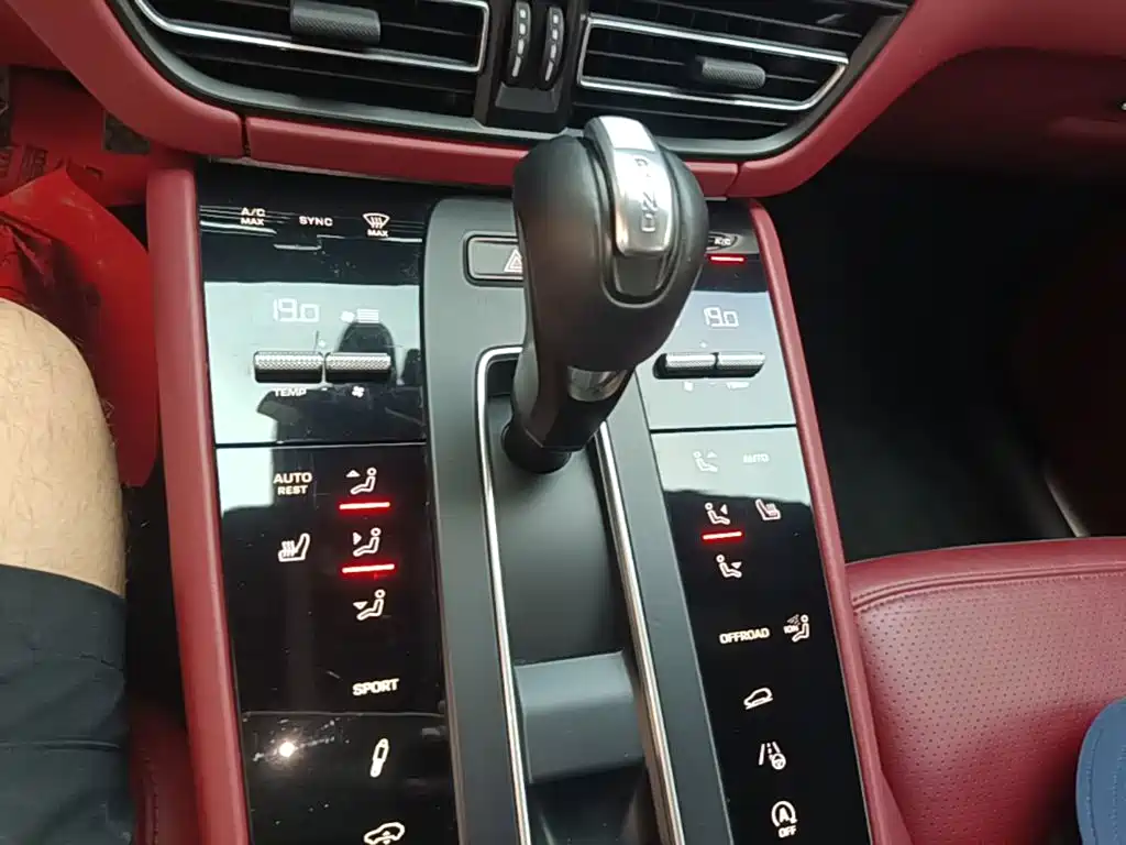 Porsche Macan — миниатюра 14