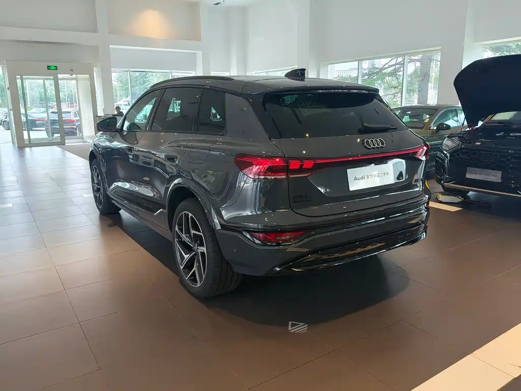 AUDI Q6L E TRON