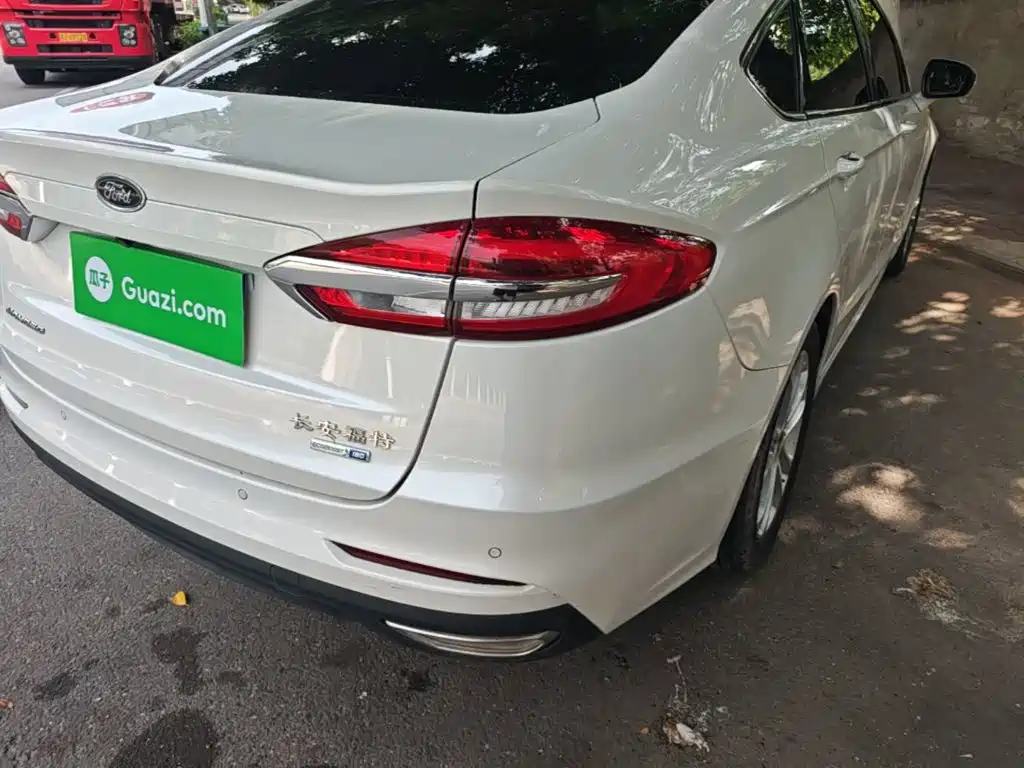 Ford Mondeo — миниатюра 8