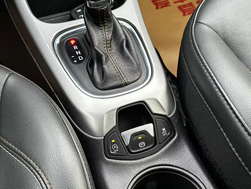 Jeep Compass — миниатюра 10
