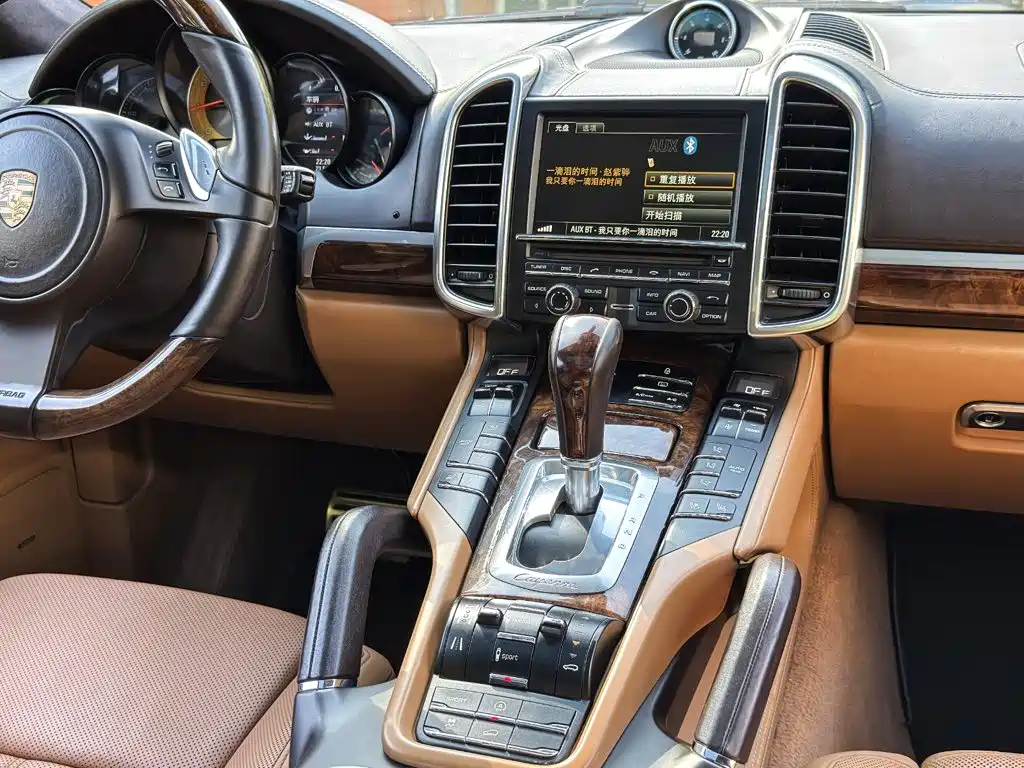 Porsche Cayenne — миниатюра 18