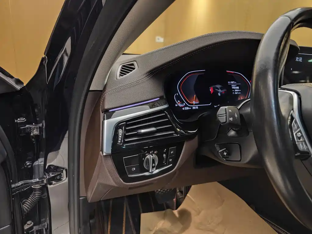 BMW 5 Series — миниатюра 7