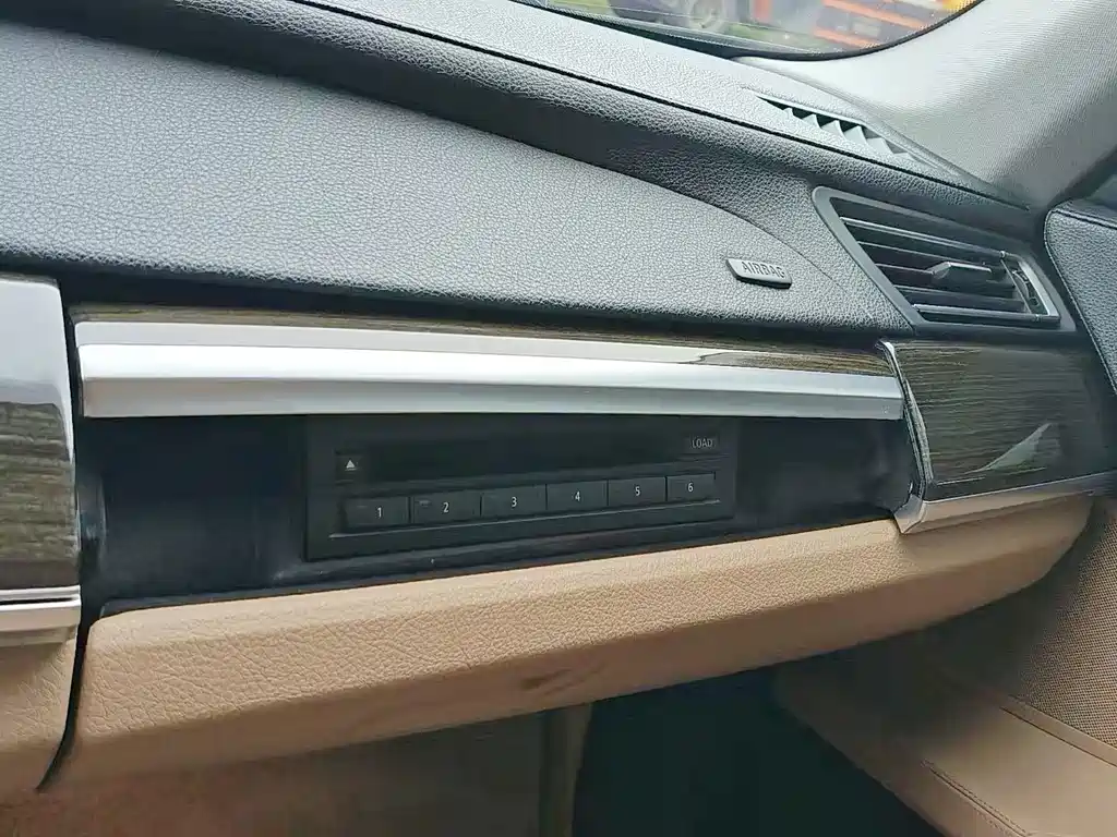 BMW 7 Series — миниатюра 17