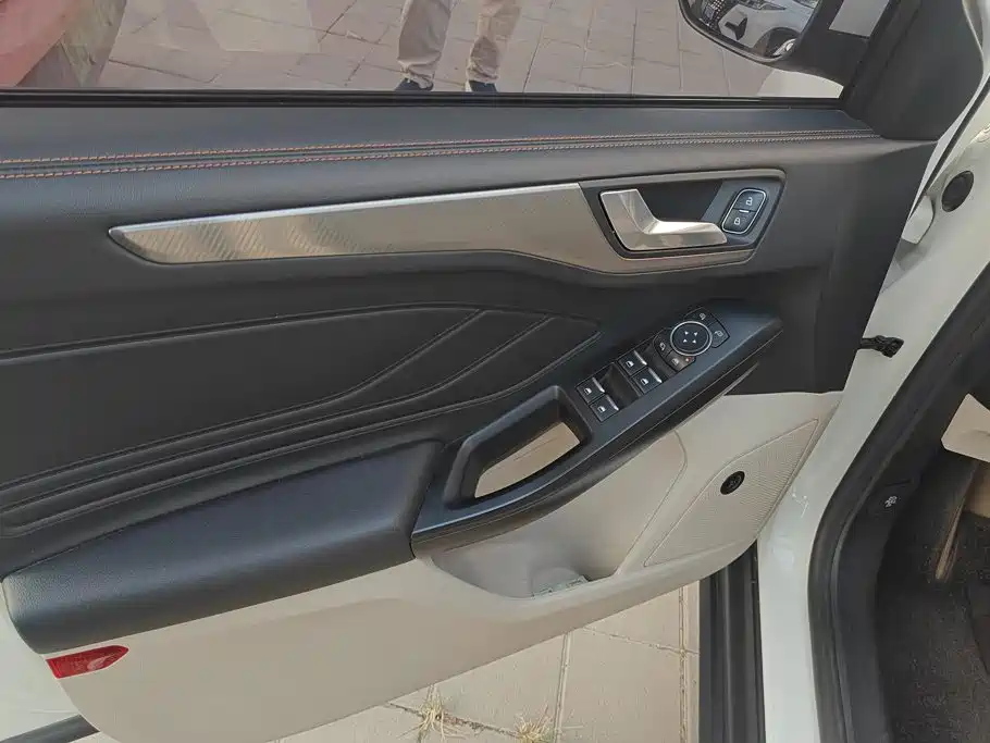 Ford Focus — миниатюра 7