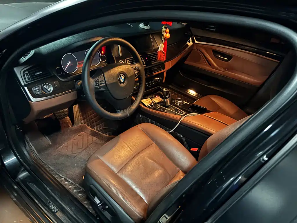 BMW 5 Series — миниатюра 4