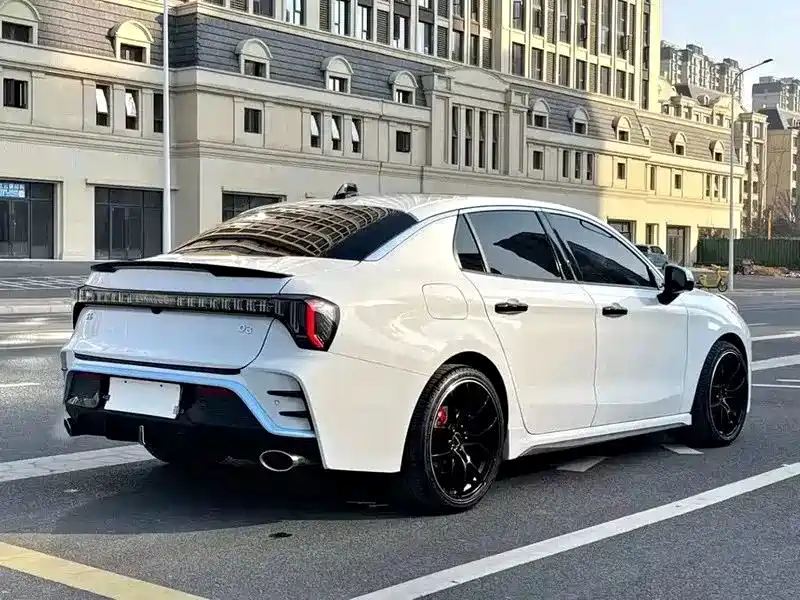 Lynk & Co 03 — миниатюра 8