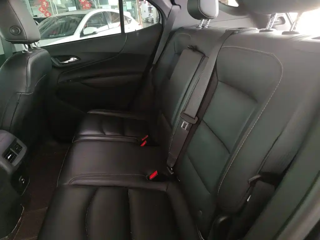 Chevrolet Equinox — миниатюра 18