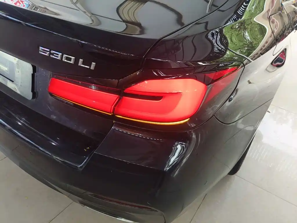 BMW 5 Series — миниатюра 8
